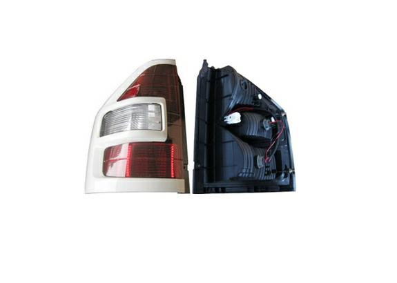 Articolo P54YZ - FANALE P/SX CORNICE BIANCA 3 CONNETTORI MITS PAJERO 01/01/>12/02